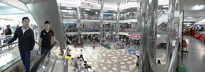 Pakse Shopping Center by Asienreisender